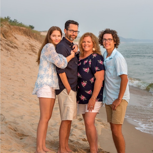 Meet your Posher, Kristen - Picture 2 of 2